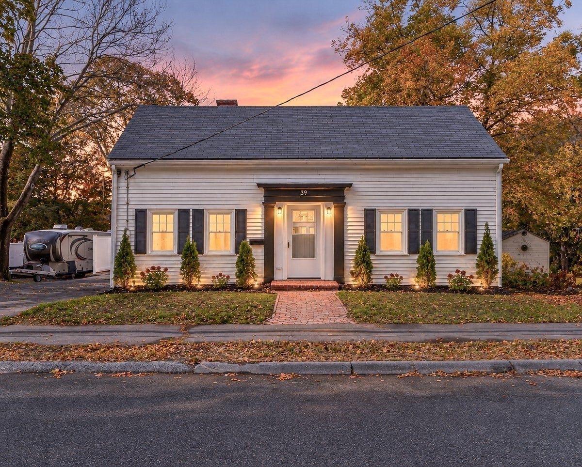 Photo of 39 Forest St, Danvers, MA