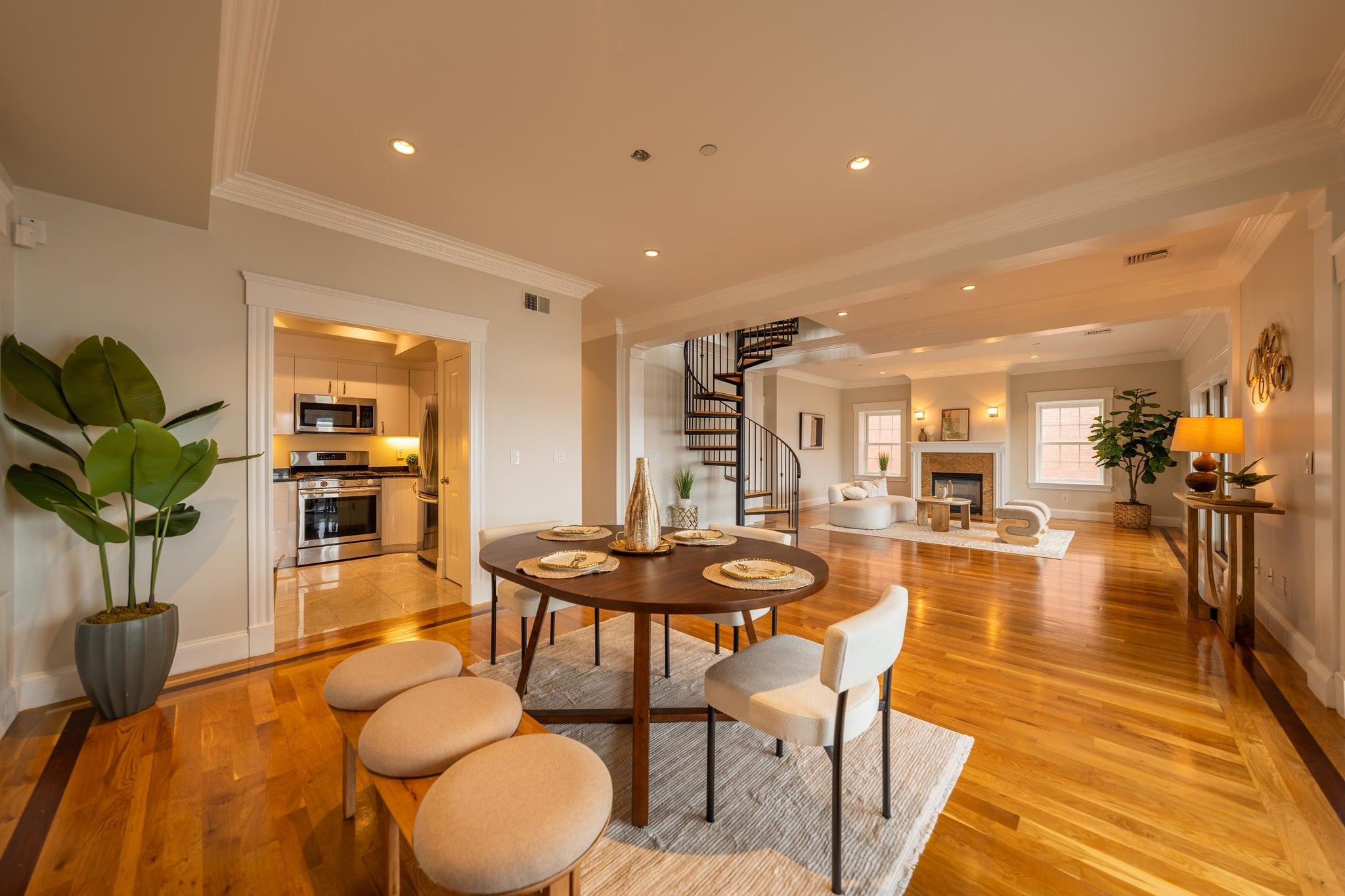 195 Webster St 3