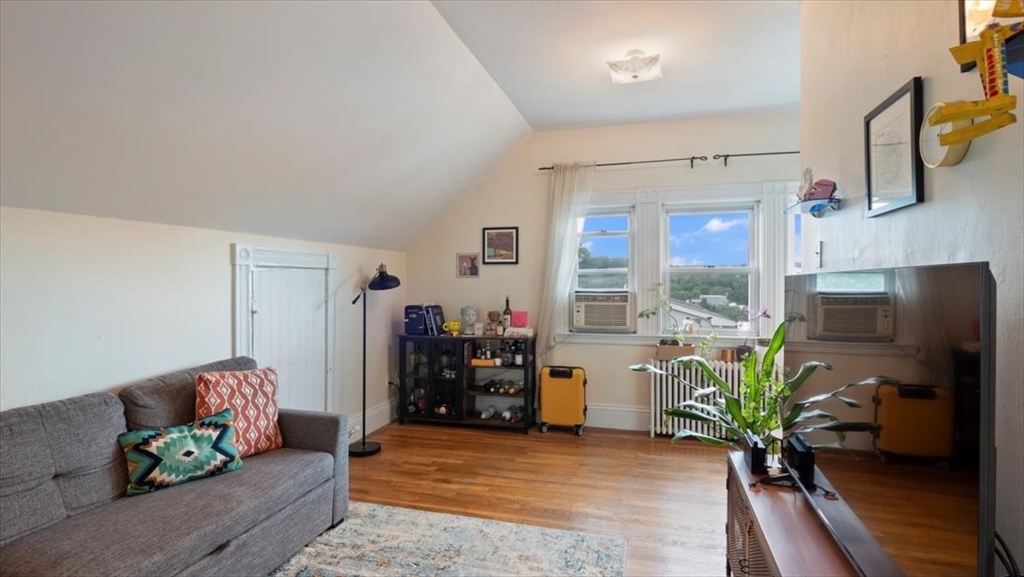 Boston, Massachusetts 02130, United States, 6 Bedrooms Bedrooms, ,3 BathroomsBathrooms,Residential,Active,171875