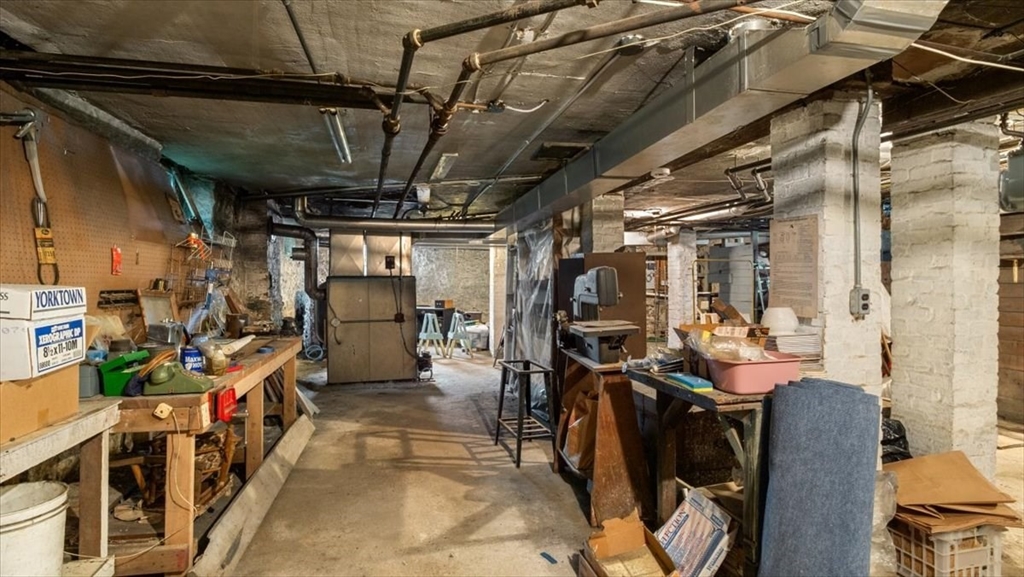 Boston, Massachusetts 02130, United States, 6 Bedrooms Bedrooms, ,3 BathroomsBathrooms,Residential,Active,171875