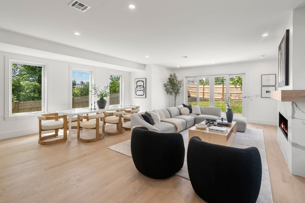 33 Evergreen St 2