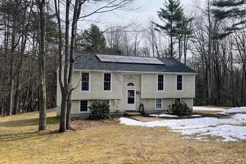 Photo of 30 N Fitzwilliam Rd, Royalston, MA 01368 (MLS # 73488533)