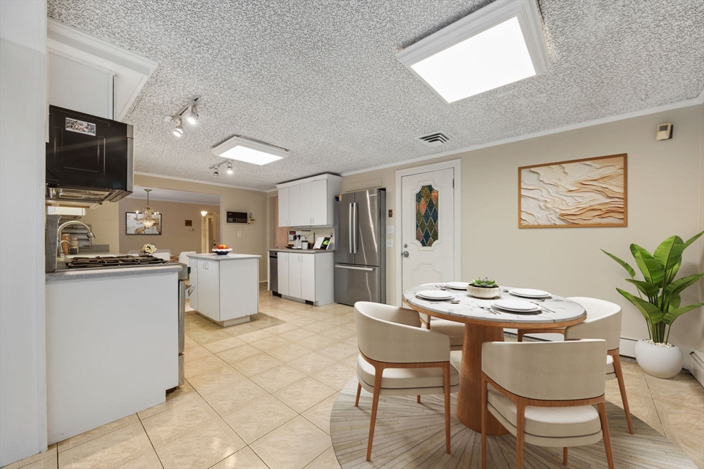 218 Upham
