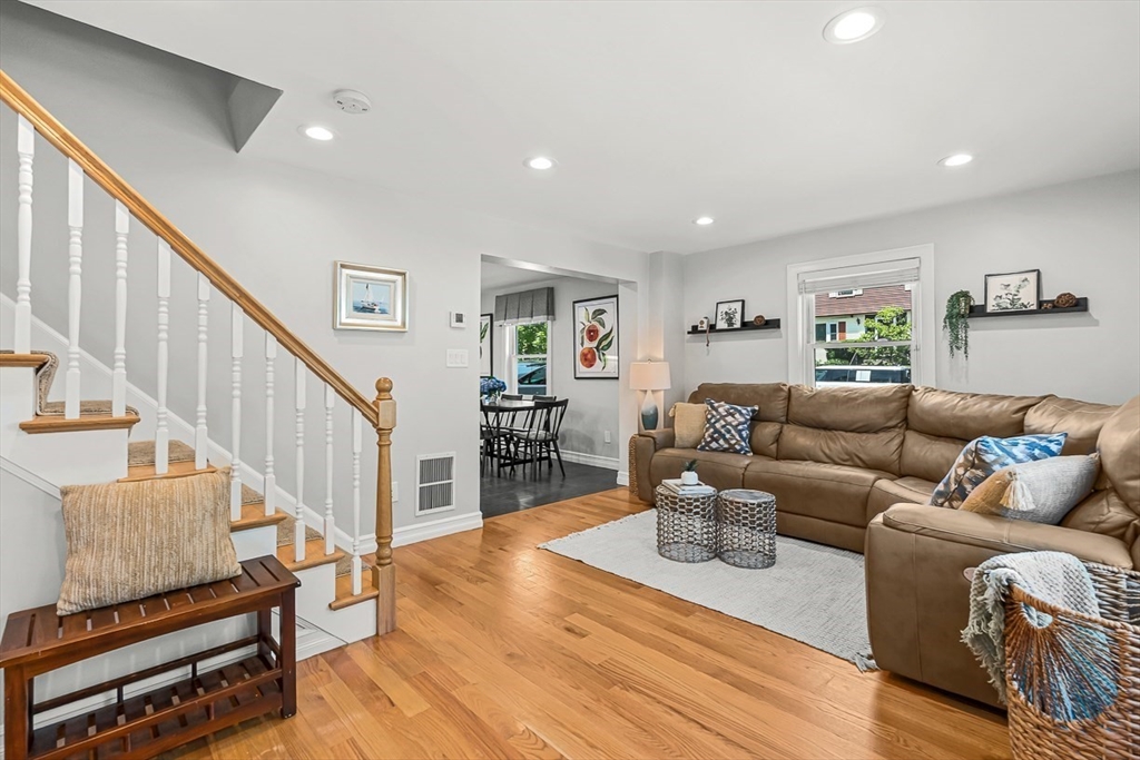12 Rose Ave 12