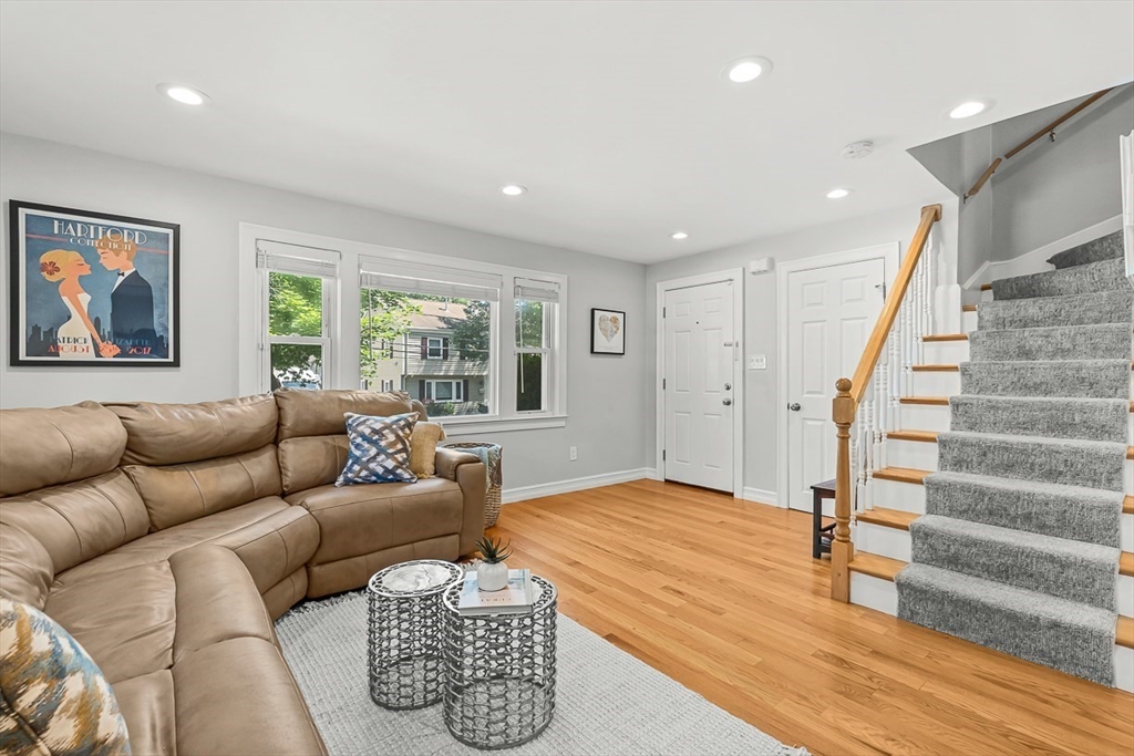 12 Rose Ave 12