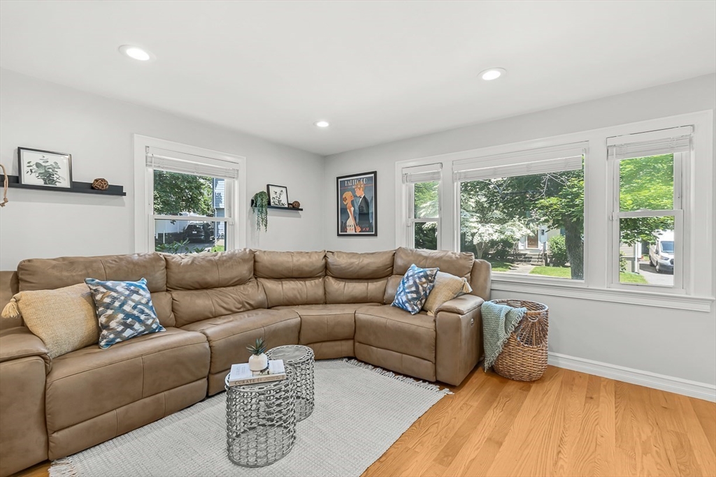 12 Rose Ave 12