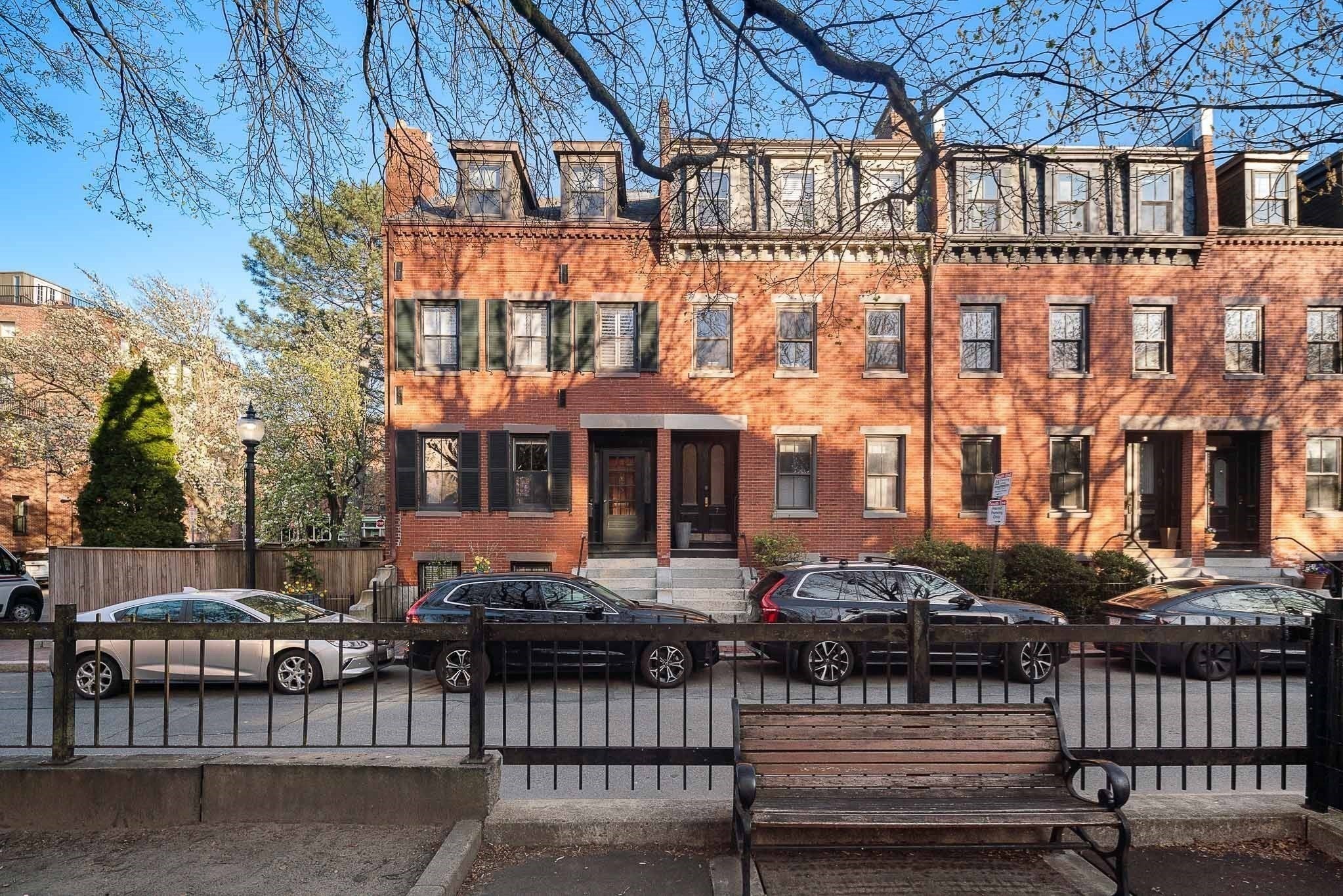 8 Ringgold St, Boston MA 02118