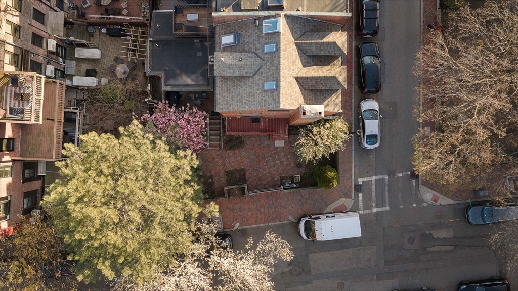 8 Ringgold St