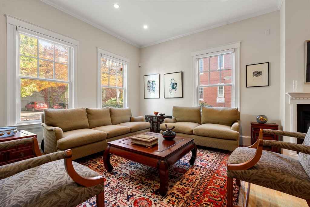 33 Trowbridge Street A