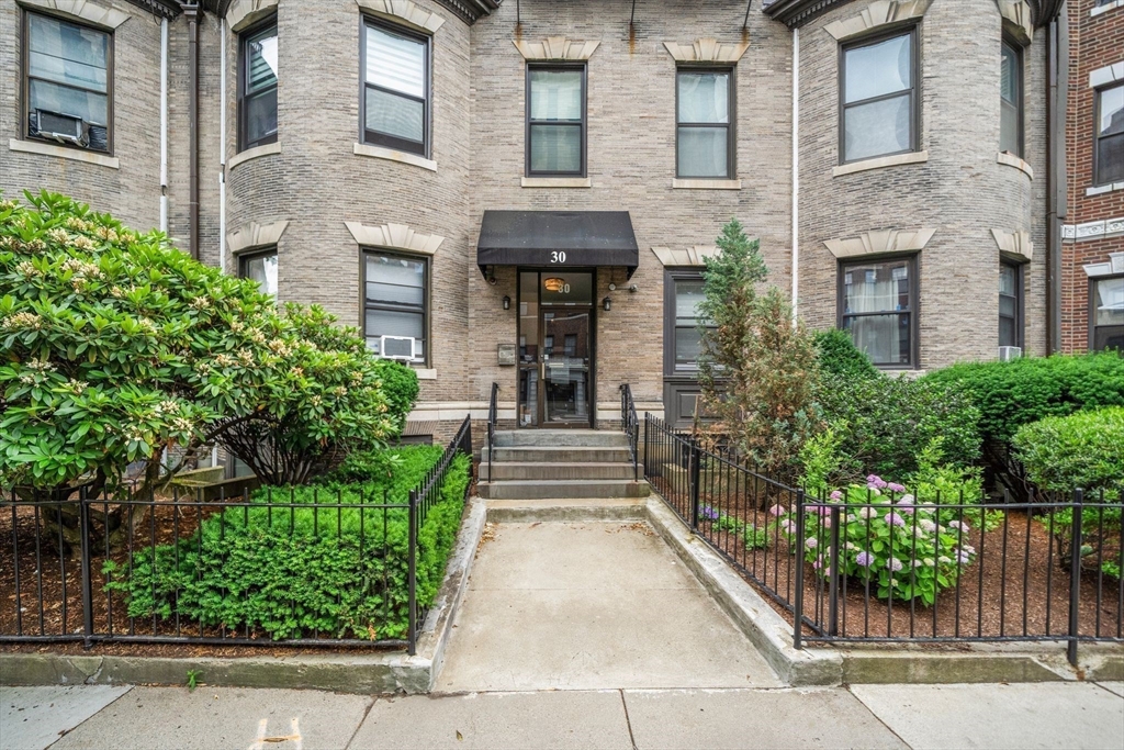 Click for 30 Peterborough ST #H, Boston, MA slideshow Click for 30 Peterborough ST #H, Boston, MA slideshow