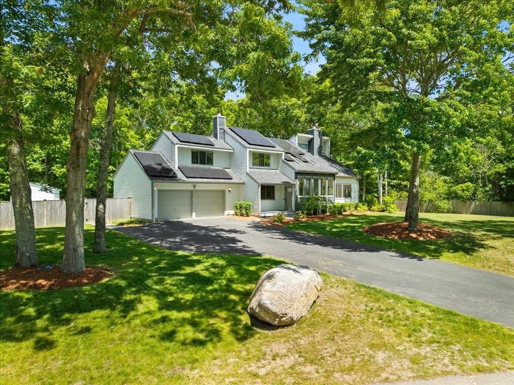 6 Thoreau Dr