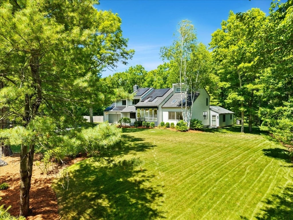 6 Thoreau Dr