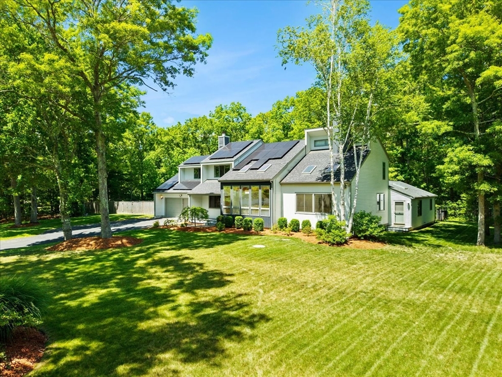 6 Thoreau Dr