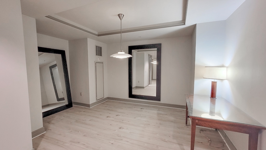 3 Avery St 609