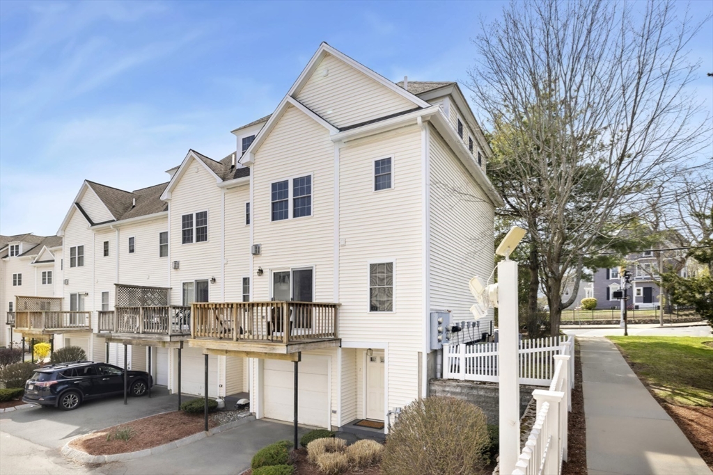 555 Main St 1