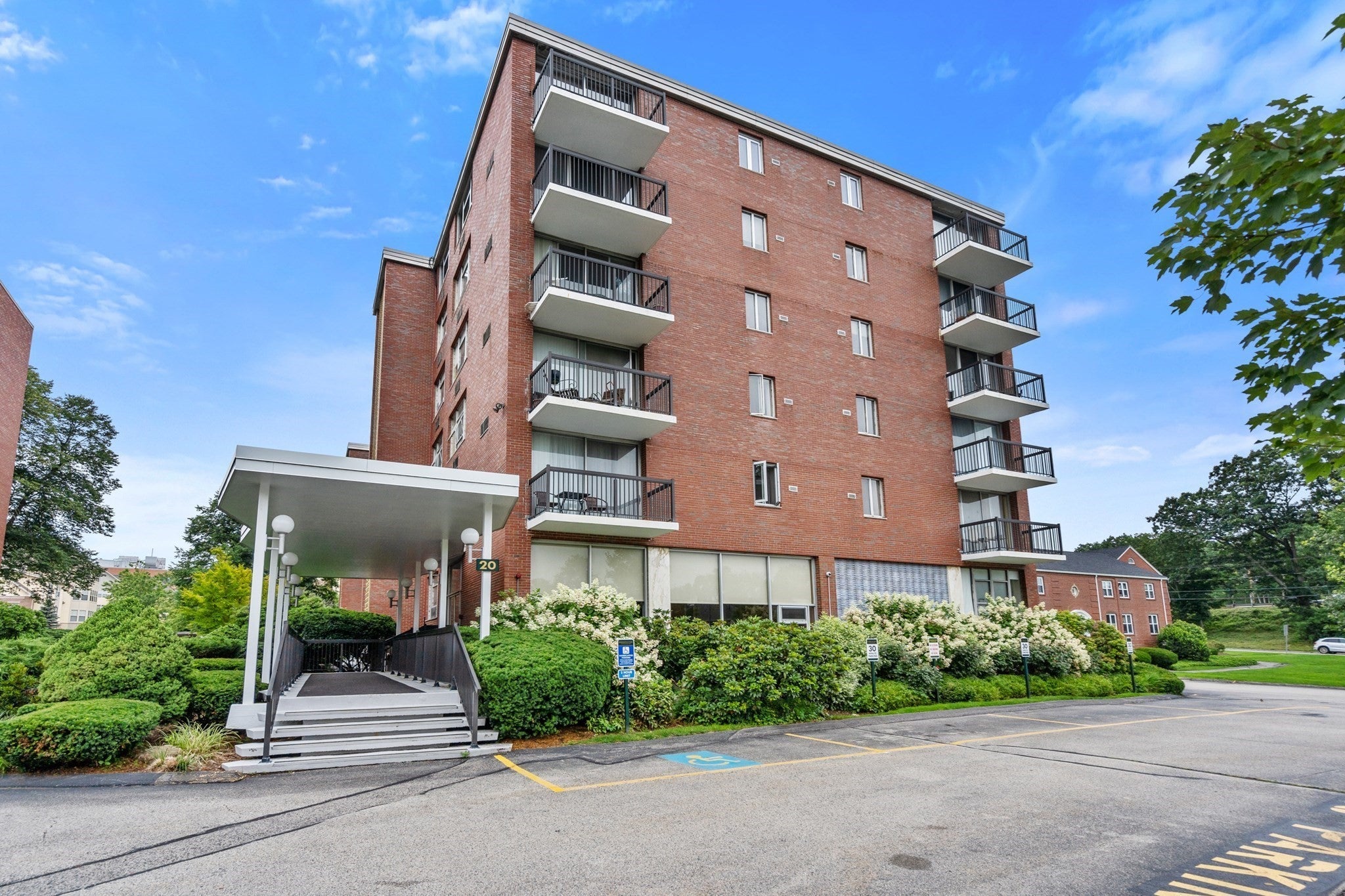 20 Hammond Pond Pkwy #504, Newton, MA Photo #22