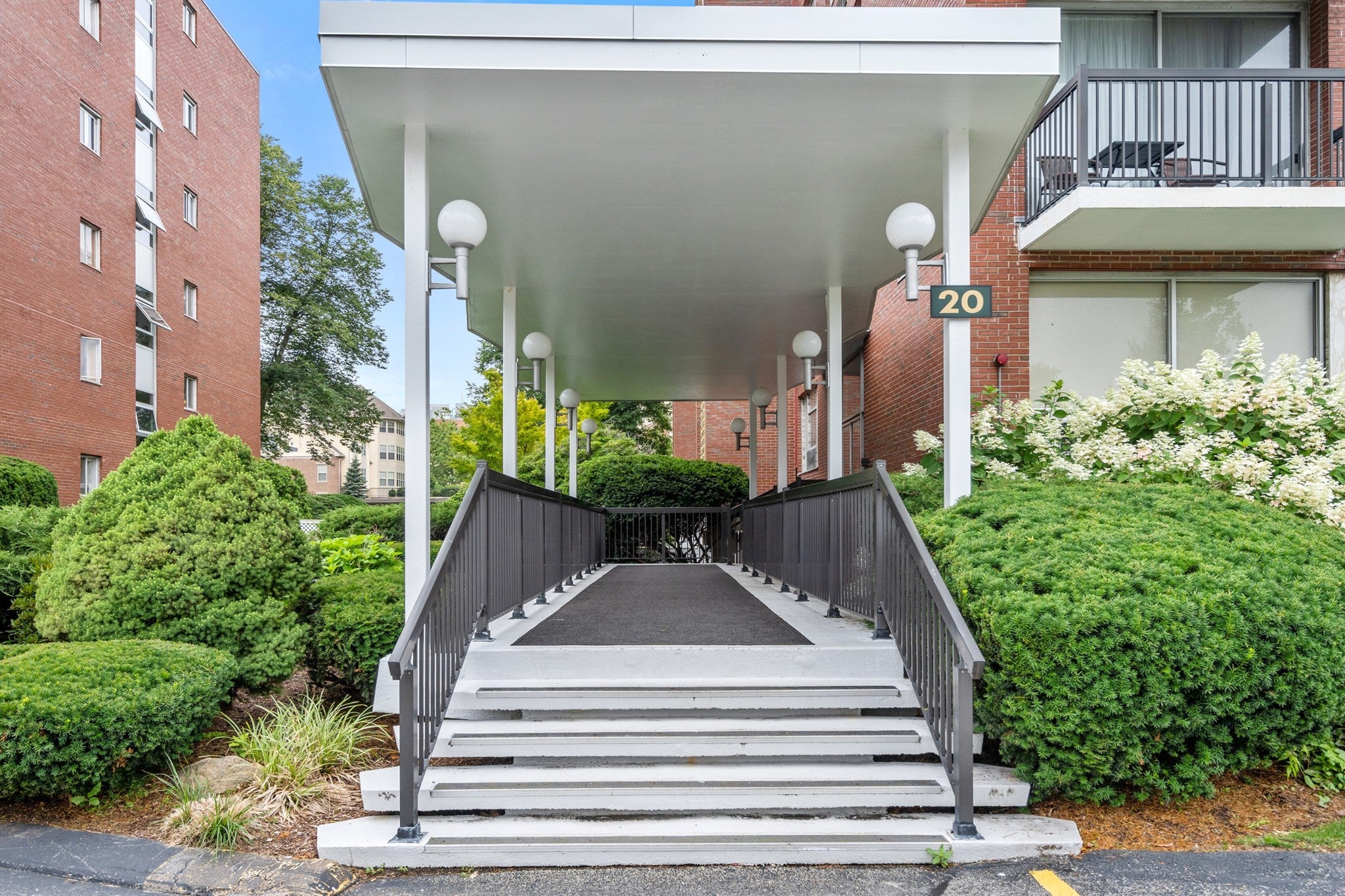 20 Hammond Pond Pkwy #504, Newton, MA Photo #1