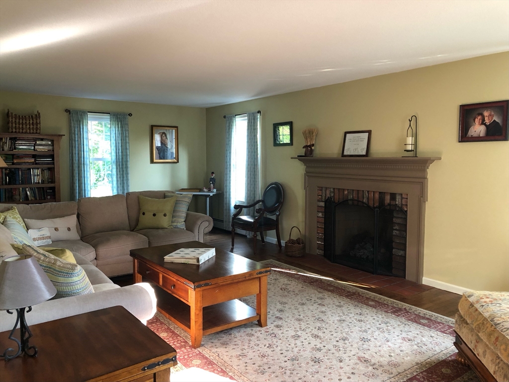 18 Bittersweet Ln
