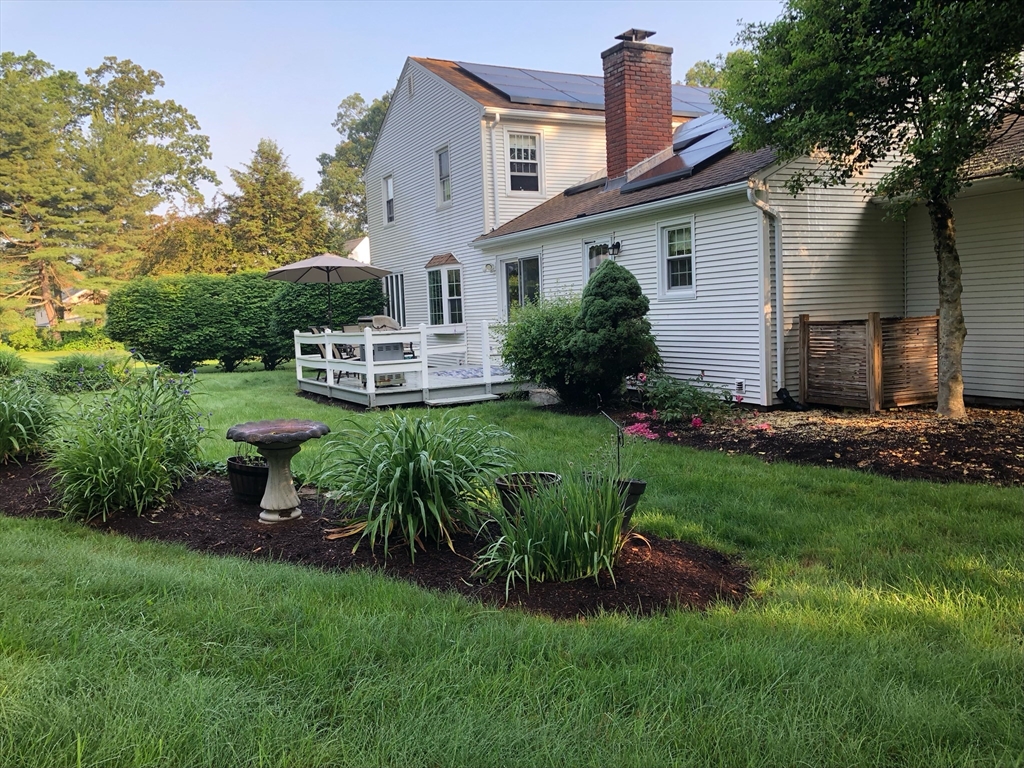 18 Bittersweet Ln