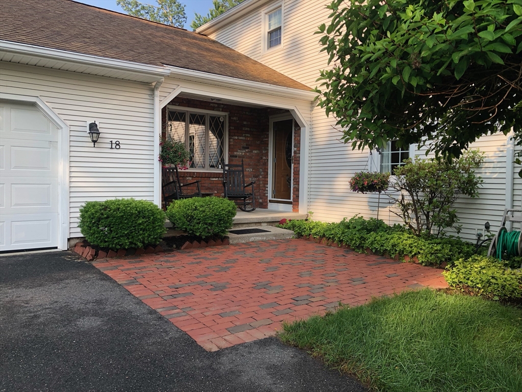 18 Bittersweet Ln