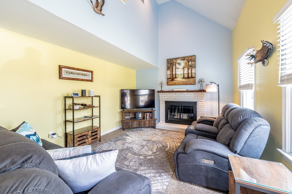 8 Woodcock Ct