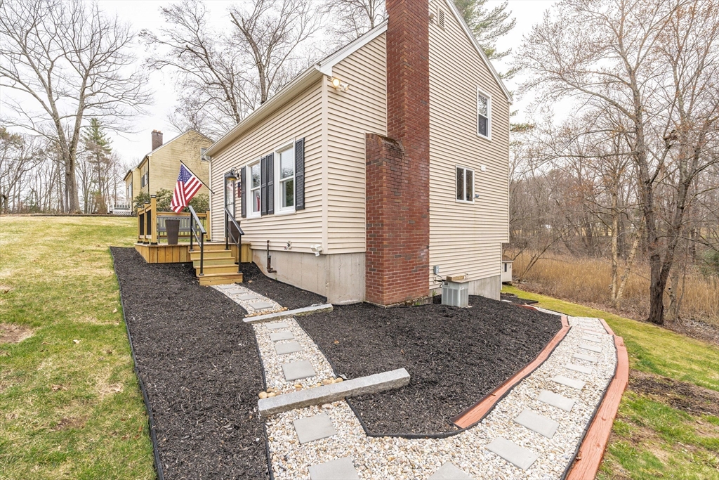 8 Woodcock Ct