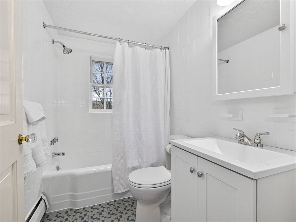 Dover, Massachusetts 02030, United States, 4 Bedrooms Bedrooms, ,3 BathroomsBathrooms,Residential,Contingent,247380