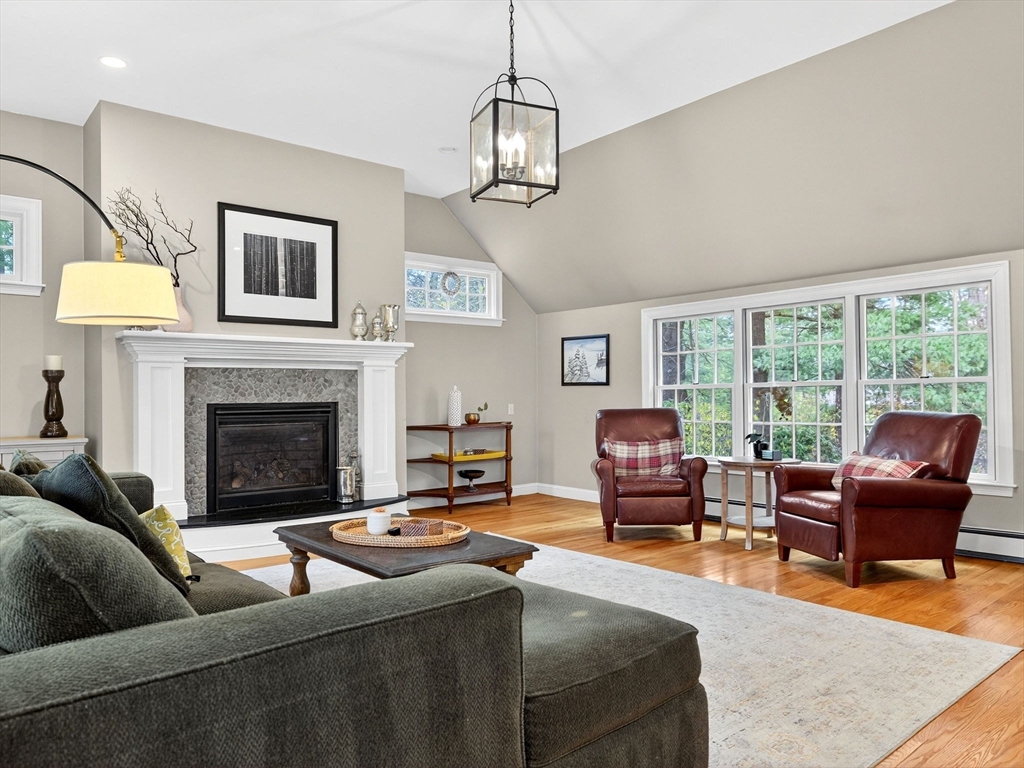 Dover, Massachusetts 02030, United States, 4 Bedrooms Bedrooms, ,3 BathroomsBathrooms,Residential,Contingent,247380