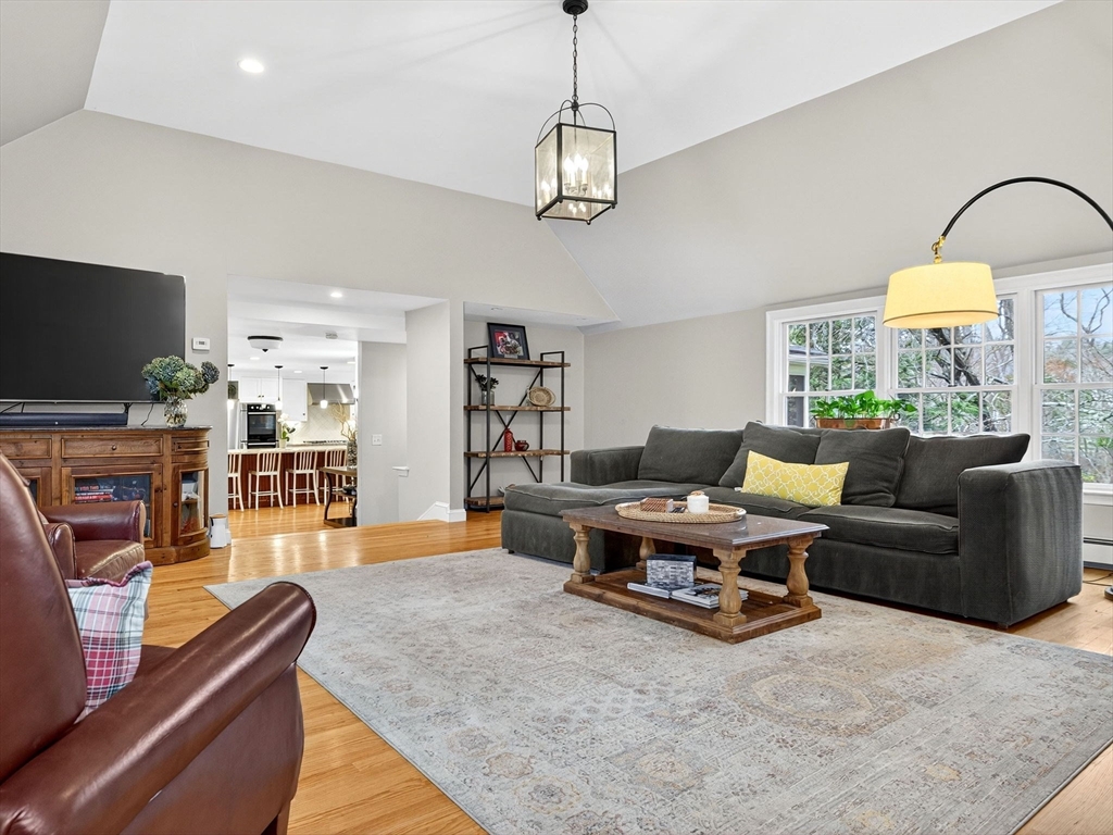 Dover, Massachusetts 02030, United States, 4 Bedrooms Bedrooms, ,3 BathroomsBathrooms,Residential,Contingent,247380