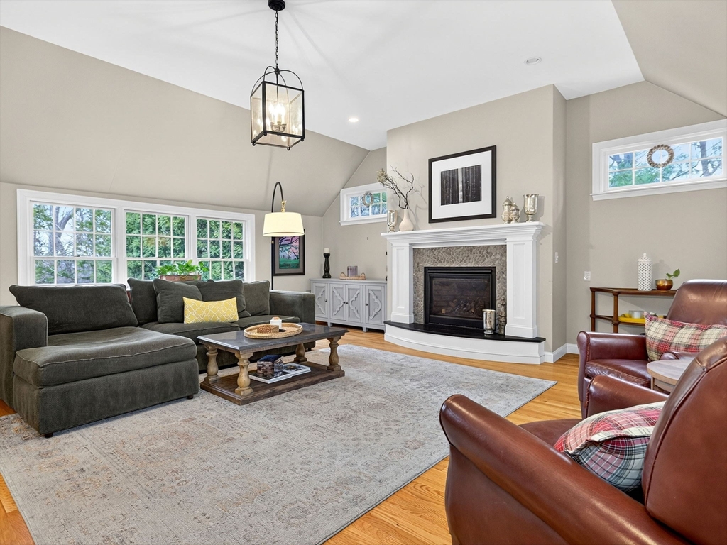 Dover, Massachusetts 02030, United States, 4 Bedrooms Bedrooms, ,3 BathroomsBathrooms,Residential,Contingent,247380