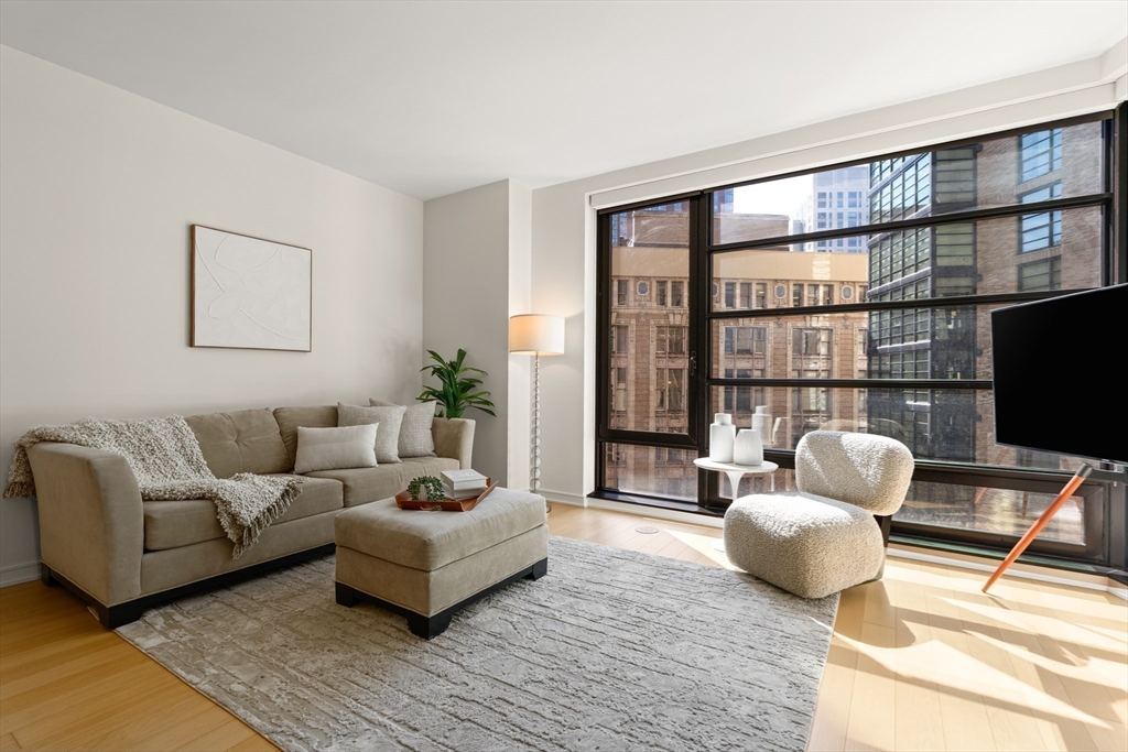 580 Washington St 700