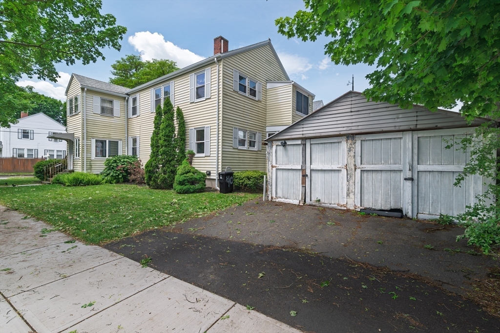90 Lawn Ave