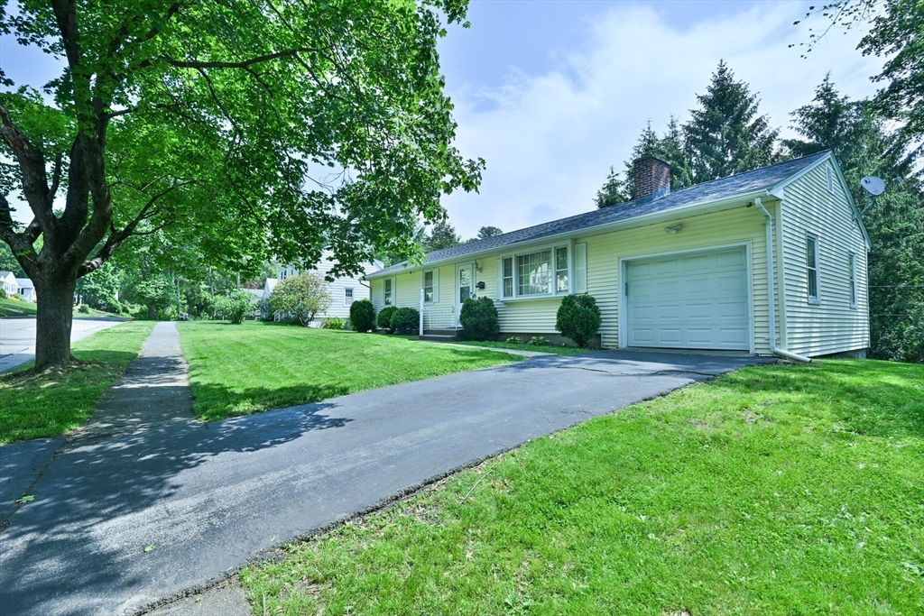 27 Pine Tree Dr