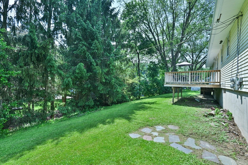 27 Pine Tree Dr