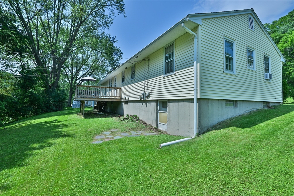 27 Pine Tree Dr