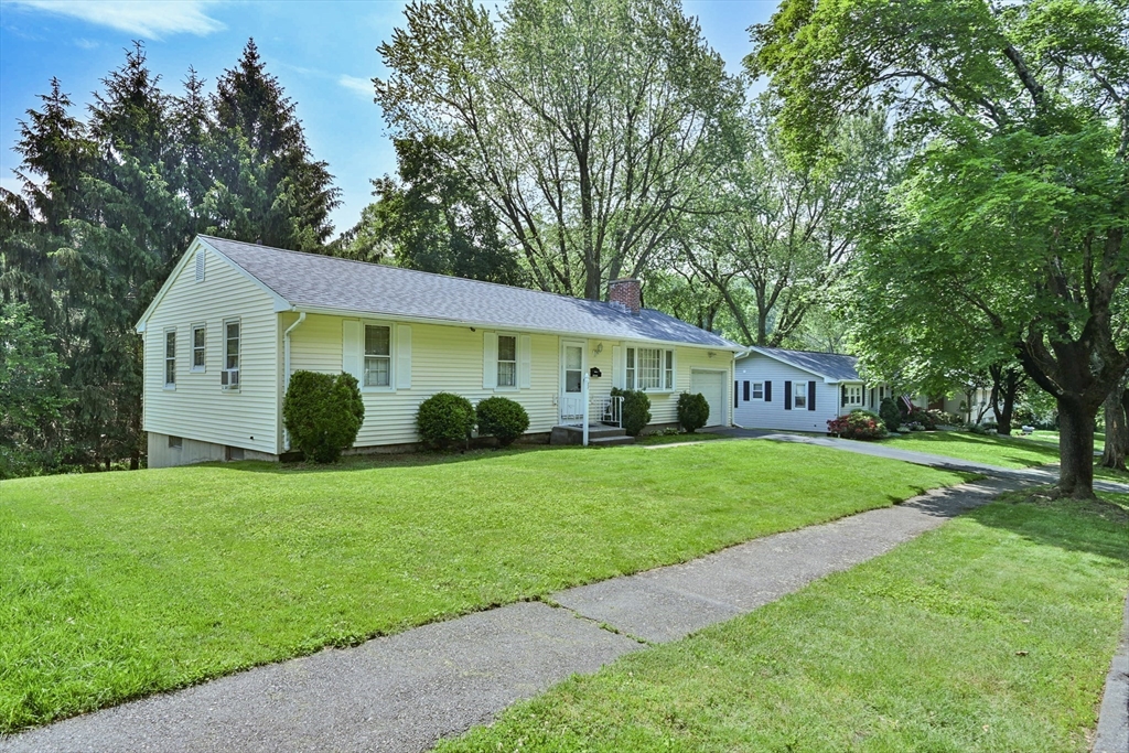 27 Pine Tree Dr