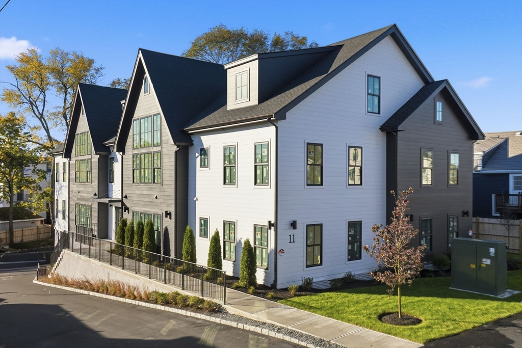 Photo of 11 Boynton St, Swampscott, MA