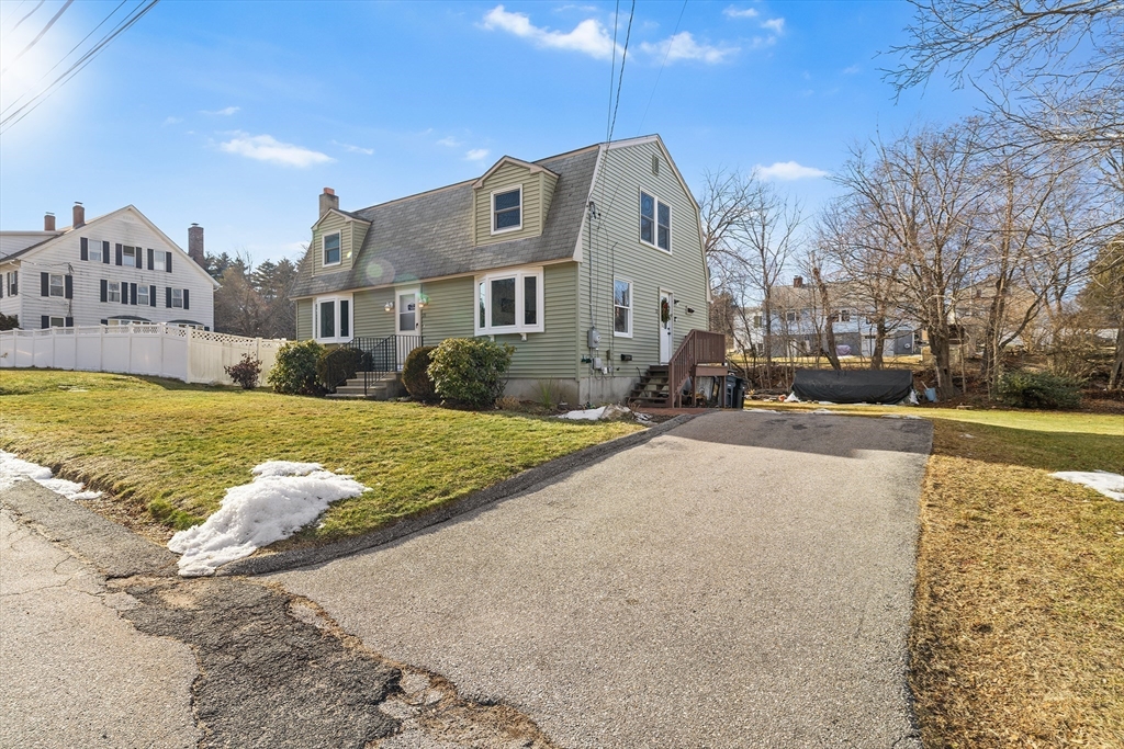 28 Armory Ln
