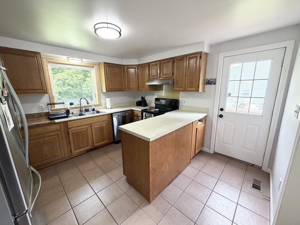 28 Armory Ln