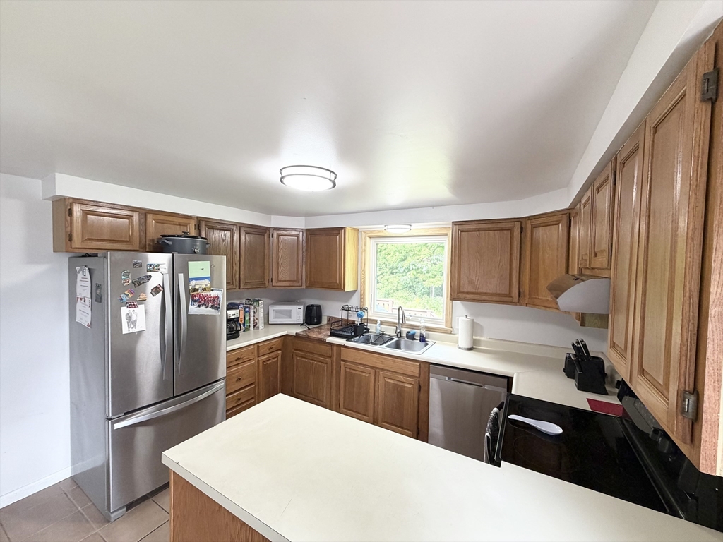 28 Armory Ln