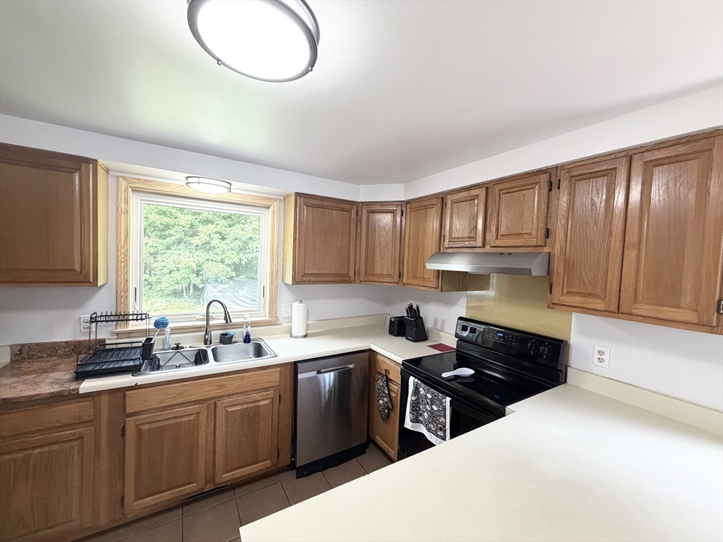 28 Armory Ln