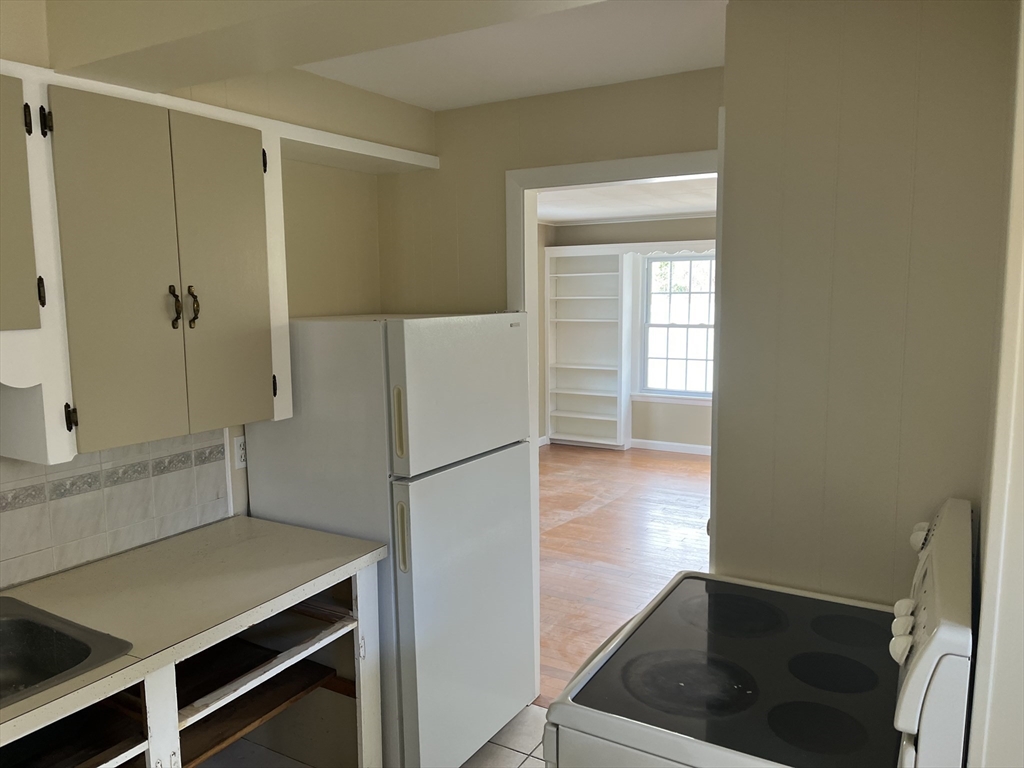 1 Howlands Ln 3