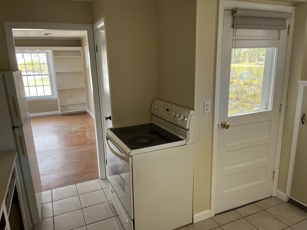 1 Howlands Ln 3
