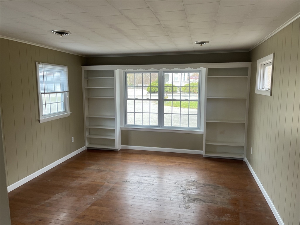 1 Howlands Ln 3