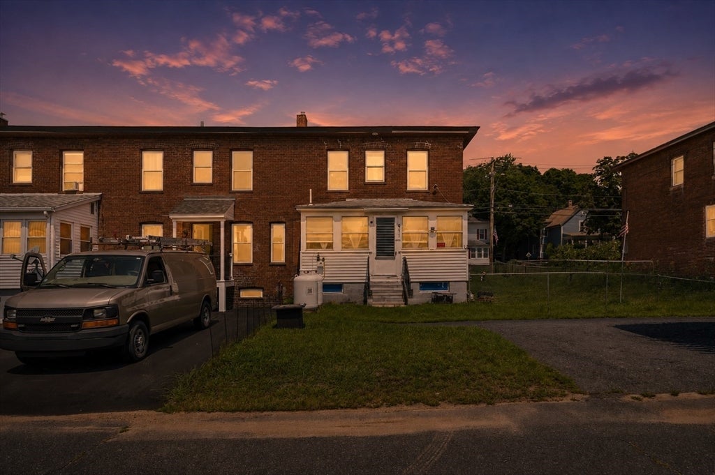 2271 Main St
