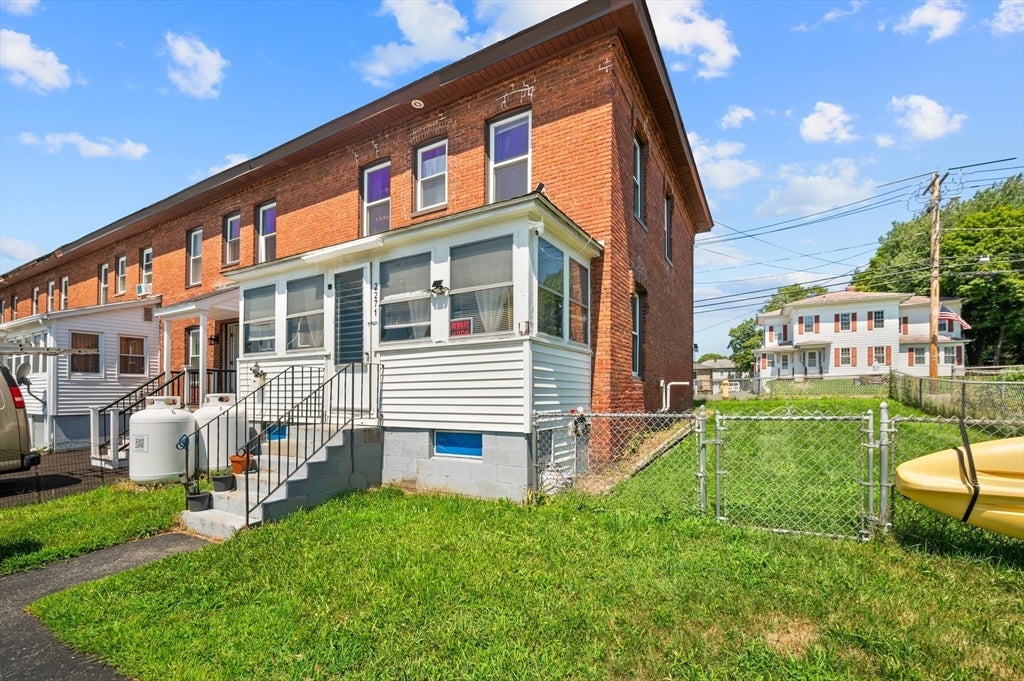 2271 Main St