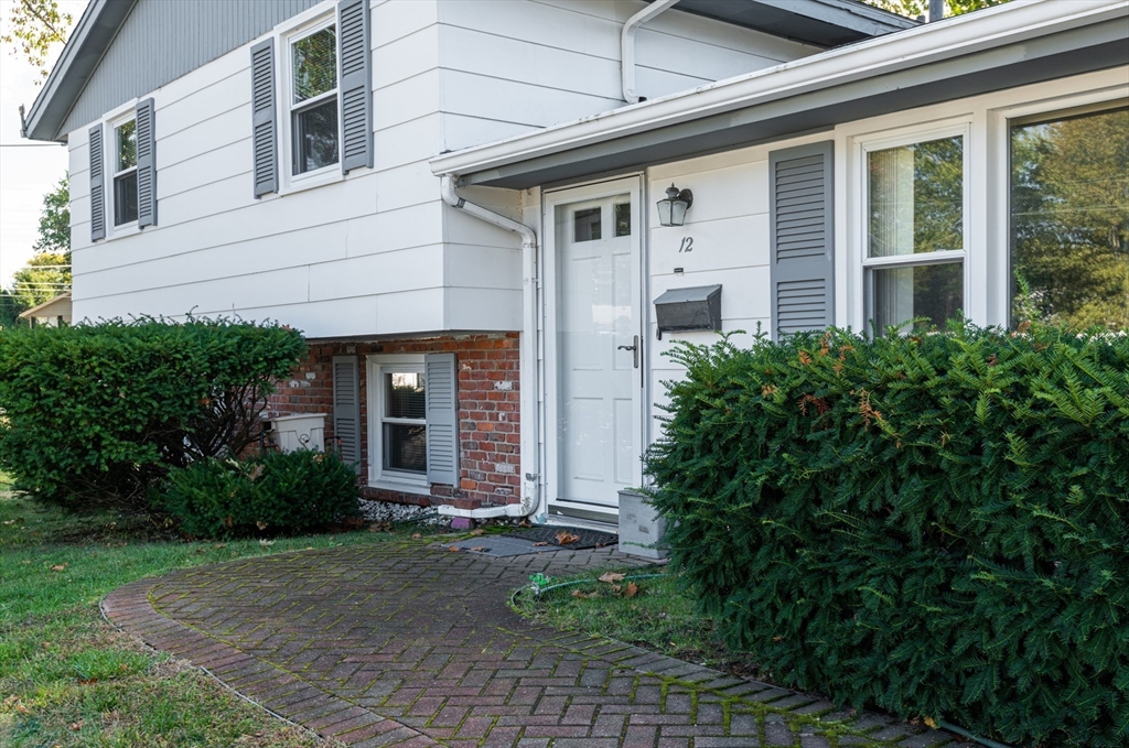 12 Manor Dr