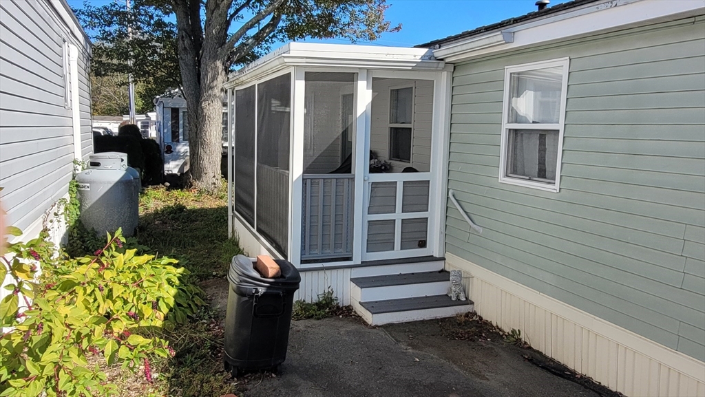 286 Newbury 52