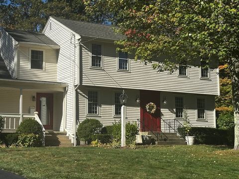 208 Irondequoit Rd Franklin MA 02038