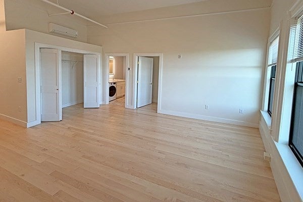 Click for 105 Paige St #510, Lowell, MA slideshow Click for 105 Paige St #510, Lowell, MA slideshow